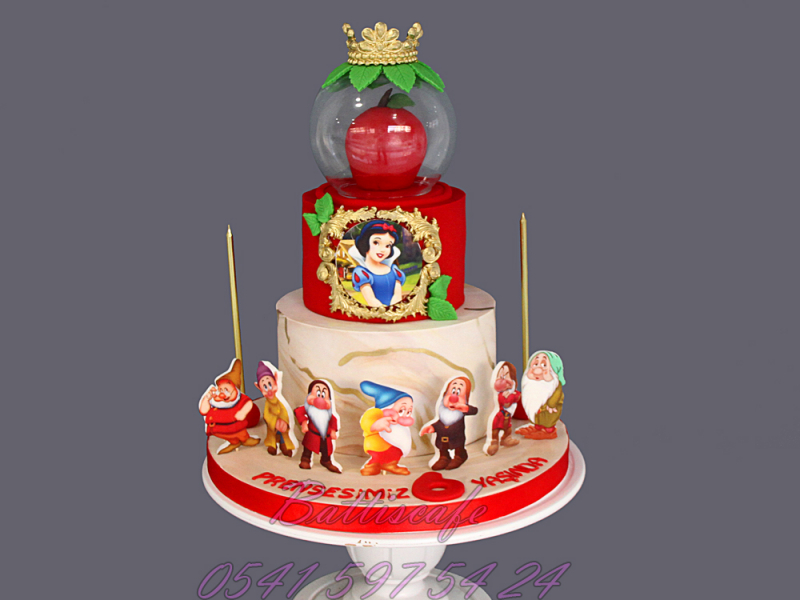 Pamuk Prenses ve Yedi Cüceler pastası