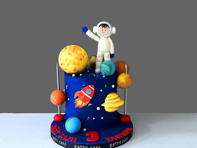Astronot temalı Doğum günü Pastası