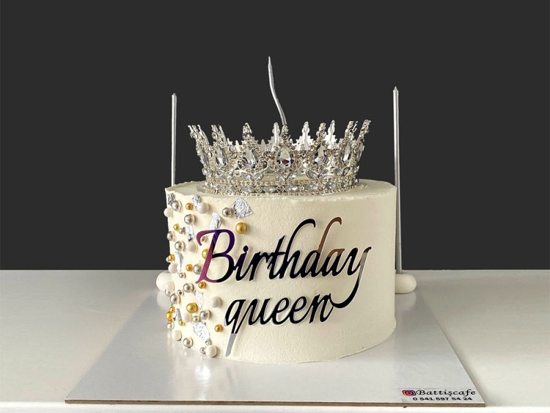 Birthday Queen Taçlı Pasta