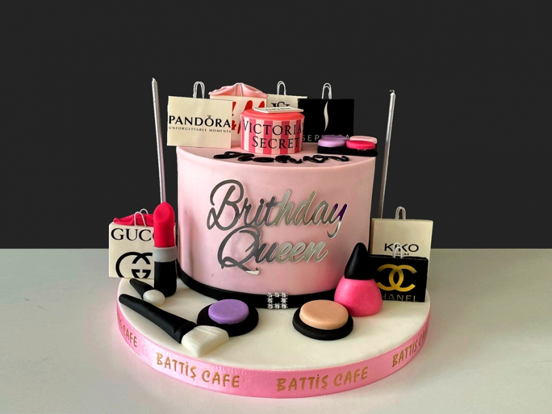 Birthday Queen Makyaj Malzemeli Doğum günü Pastası