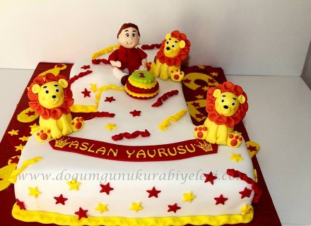 Alperen'in 1 Yaş Pasta Ve Kurabiyeleri