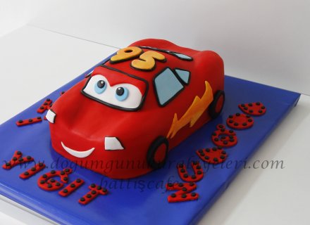 Yiğit'in şimşek Mcqueen Pastası