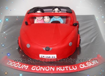 Araba şeklinde Doğum Günü Pastası
