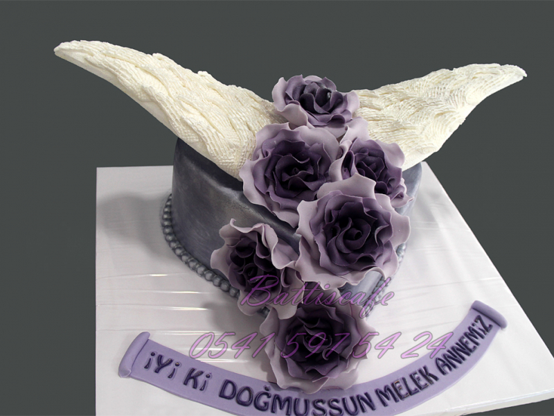 Çiçekli Kalp Pasta