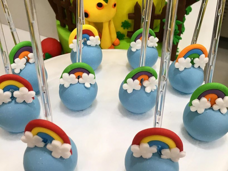 Gökkuşağı temalı cakepops
